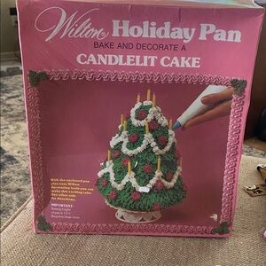 Wilton Vintage Holiday Candlelit Cake Christmas Tree